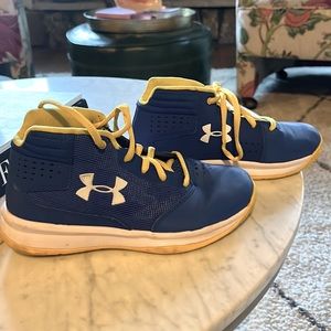 Steph Curry Under Armor boys high top sneakers